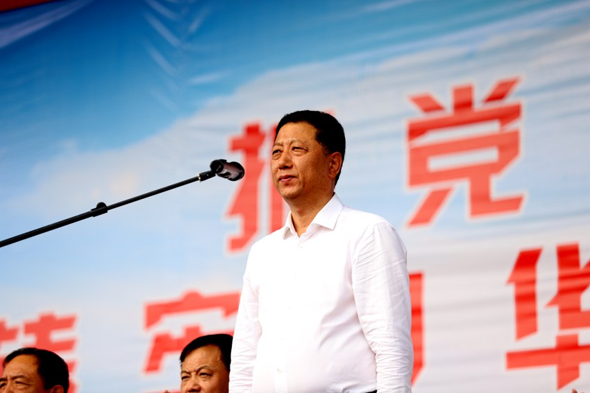 州人大常委會副主任、市委書記劉巖智