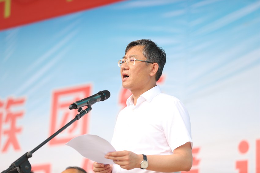 市委副書記、市長唐振生主持開幕式。