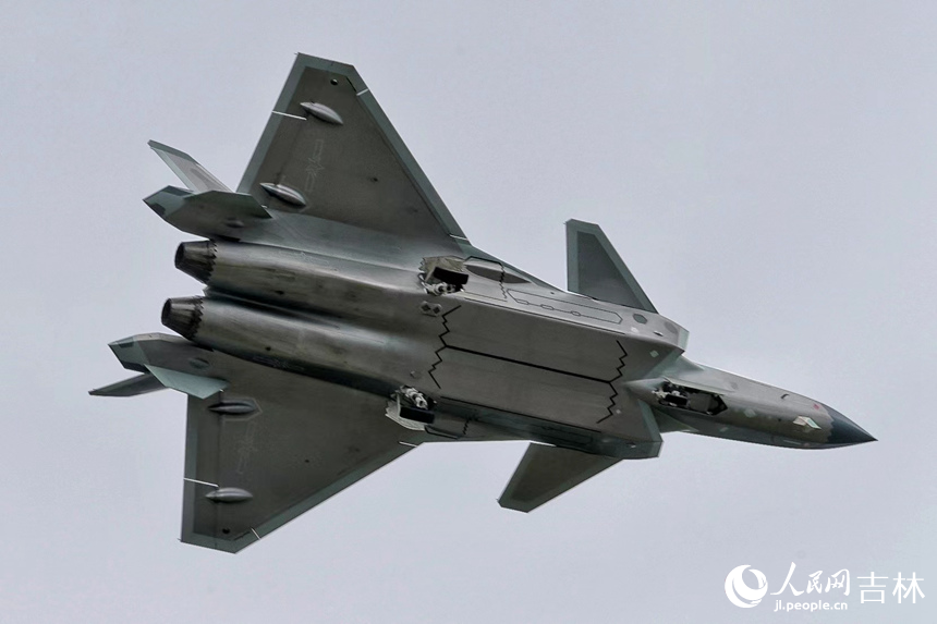 8月26日，“2022年空軍航空開放活動·長春航空展”正式開幕。人民網 李洋 攝