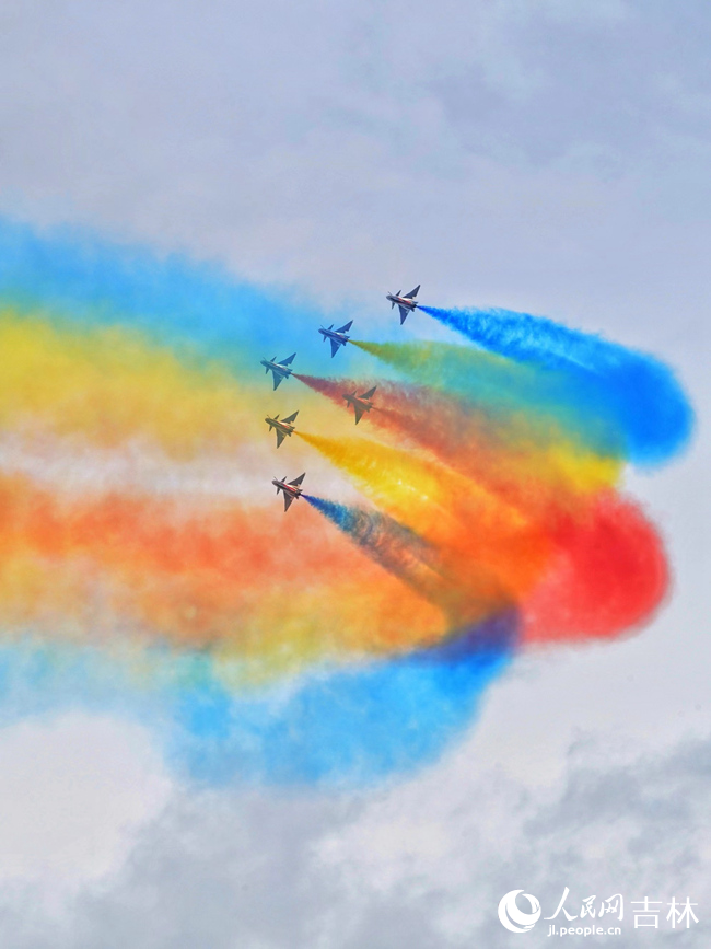 8月26日，“2022年空軍航空開放活動·長春航空展”正式開幕。人民網 李洋 攝