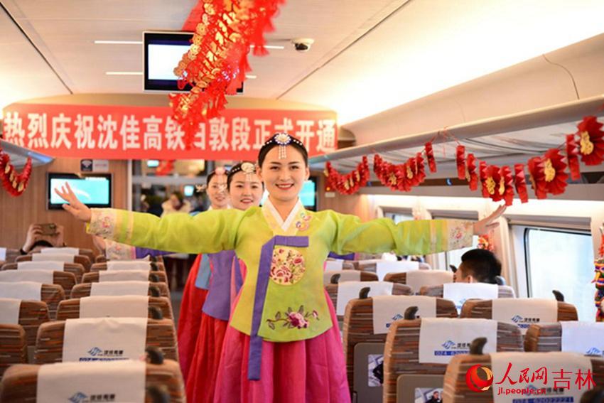 2021年12月24日，敦白高鐵正式開通運營（資料圖片）。人民網 李洋攝