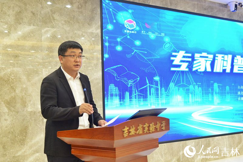 吉林省實驗中學副校長紀少昆。
