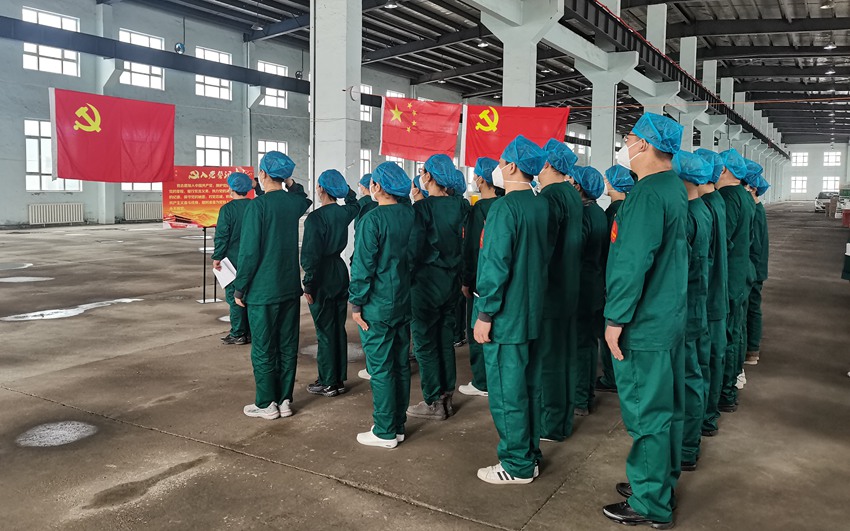 《第七方艙醫院的入黨儀式》。衣丹 攝