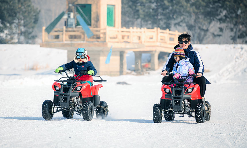 長春蓮花山世貿滑雪場雪地摩托。（吉林省文化和旅游廳供圖）