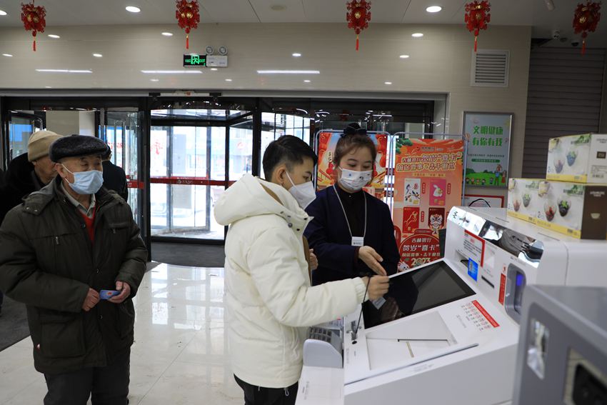 吉林銀行持續優化營商環境，常態化開展“服務企業月”活動。吳培民 攝