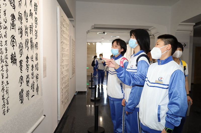4月1日，《文博筆意—博物館走出去的書畫家作品聯展》在偽滿皇宮博物院薰南書畫院正式開幕。秦宏攝