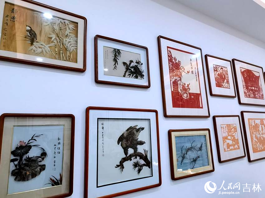 羽毛畫。人民網記者 馬俊華攝