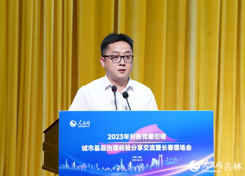 寧波市鄞州區社會治理中心副主任黃康。人民網石天蛟 攝