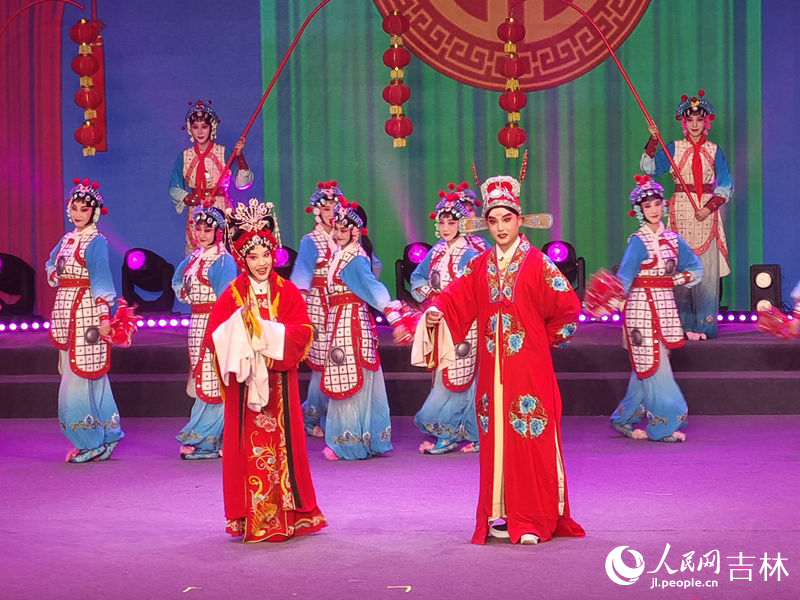 第七屆吉林省消夏避暑全民休閑季暨“精彩夜吉林”消夏演出季啟動儀式現場。人民網記者 關思聰攝