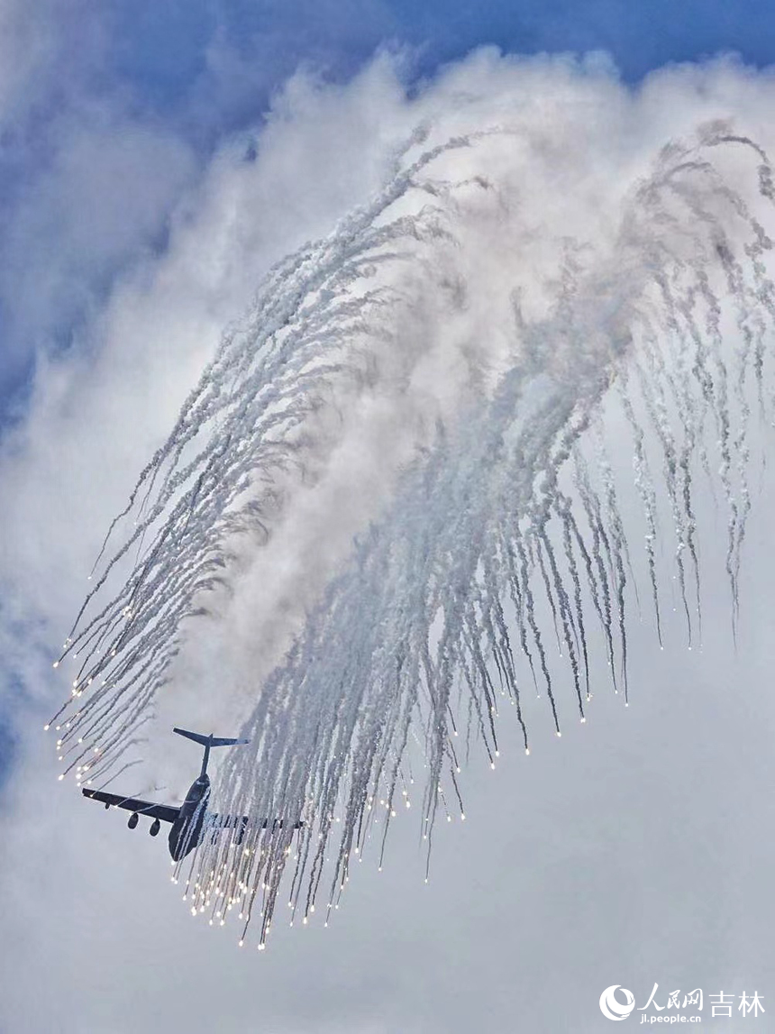 2023年空軍航空開放活動·長春航空展開幕。人民網記者 李洋攝