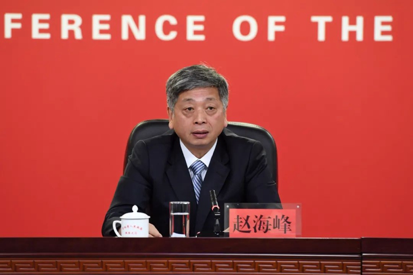 吉林省發改委主任趙海峰回答記者提問。（吉林發布）