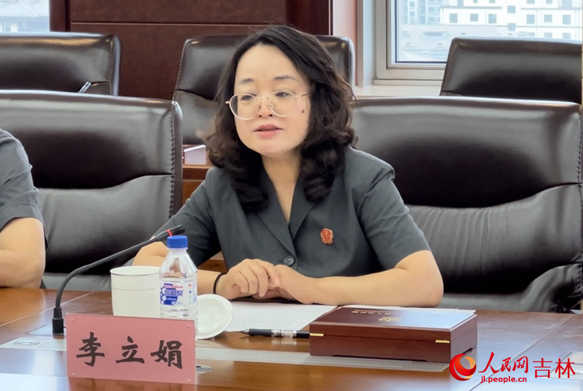 長春市中級人民法院黨組成員、副院長李立娟發言。實習生 尹嘉怡攝