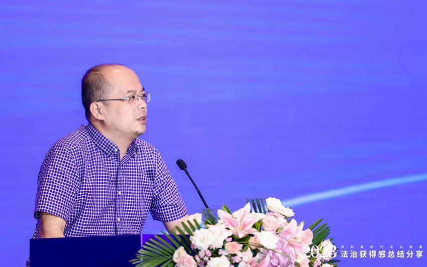 中國政法大學應急管理法律與政策研究基地主任、中國政法大學法治政府研究院教授、博士生導師林鴻潮作總結分享（郭肅檸 攝）