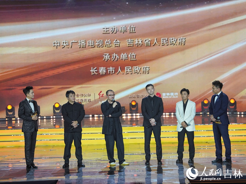 寧浩、烏爾善、郭帆、王寶強等嘉賓上臺發言。人民網記者 李洋攝
