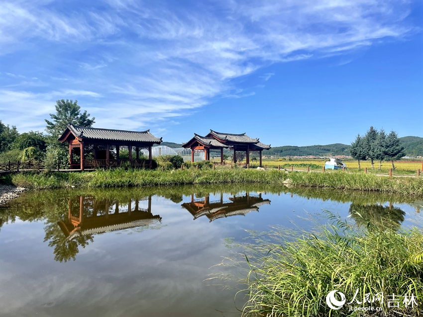 紅旗村位于萬寶鎮，是安圖縣城至長白山旅途中唯一的純朝鮮族居住村，也被稱為“中國朝鮮族第一村”。人民網記者 李思玥攝