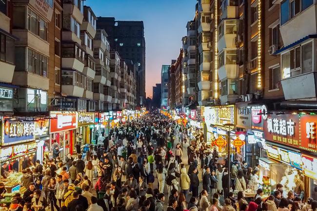 長春桂林路商業街區盡顯消費活力。人民網記者 李洋攝