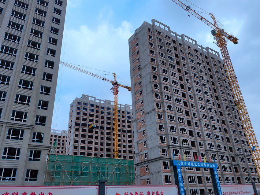 正在建設中的棚戶區改造工程。人民網記者 馬俊華攝