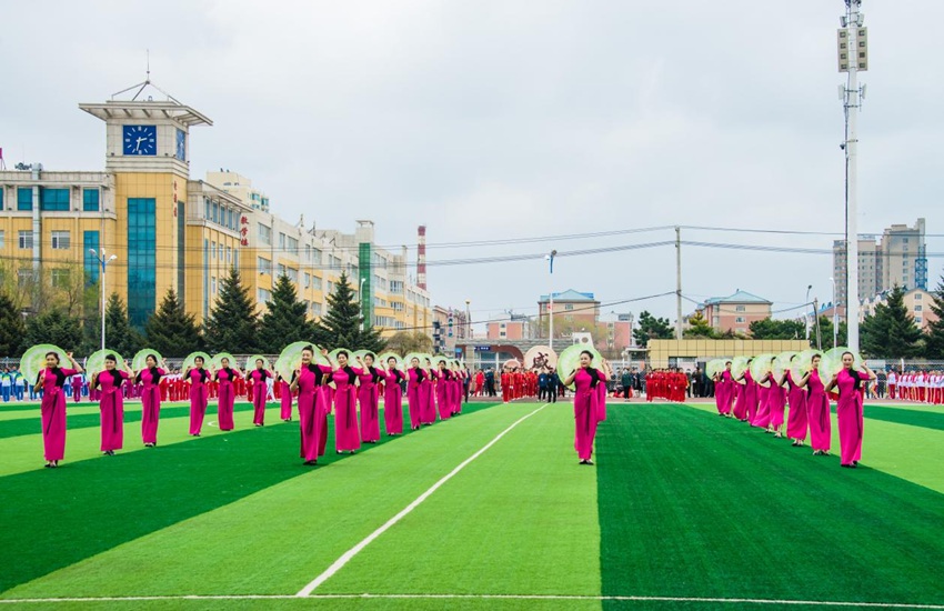 德惠市旗袍協會的成員們正在排練展演節目。（德惠市委宣傳部供圖。資料圖片）