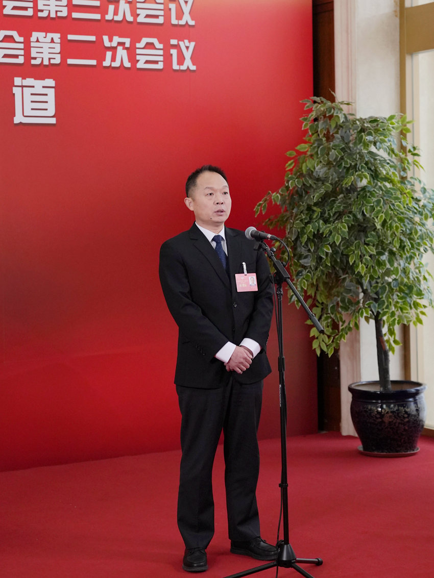 吉林省政協委員、吉林省民航機場集團總經理李樹英。人民網記者 李洋攝