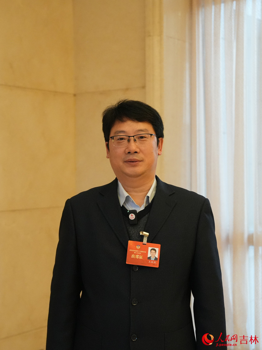 吉林省政協委員、中國科學院長春應化所電分析化學國家重點實驗室研究員王振新。人民網記者 李洋攝