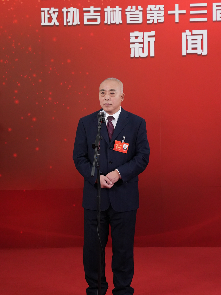 吉林省人大代表、梨樹縣農業技術推廣總站站長王貴滿。人民網記者 李洋攝