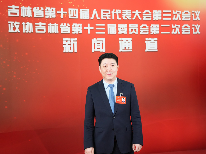 吉林省政協委員、長春工程學院人工智能技術研究院院長趙佳。人民網記者 李洋攝