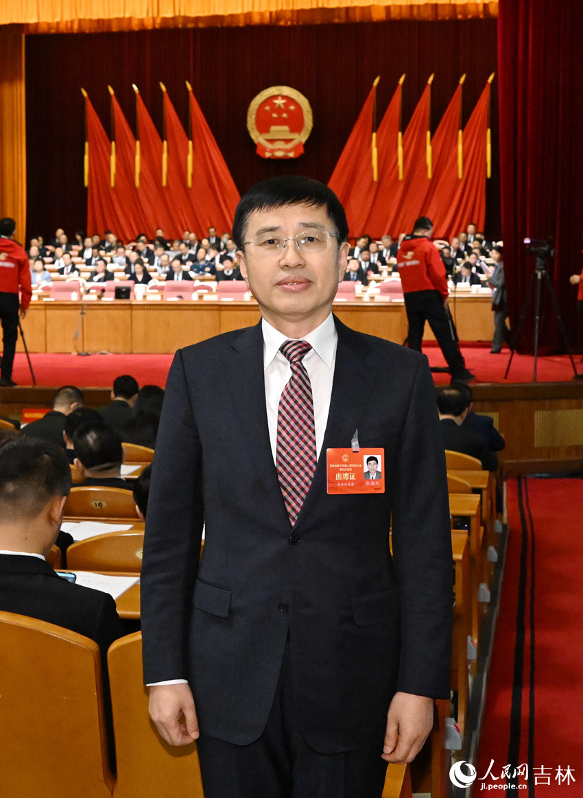 吉林省人大代表，吉林工商學院黨委副書記、院長張越杰。