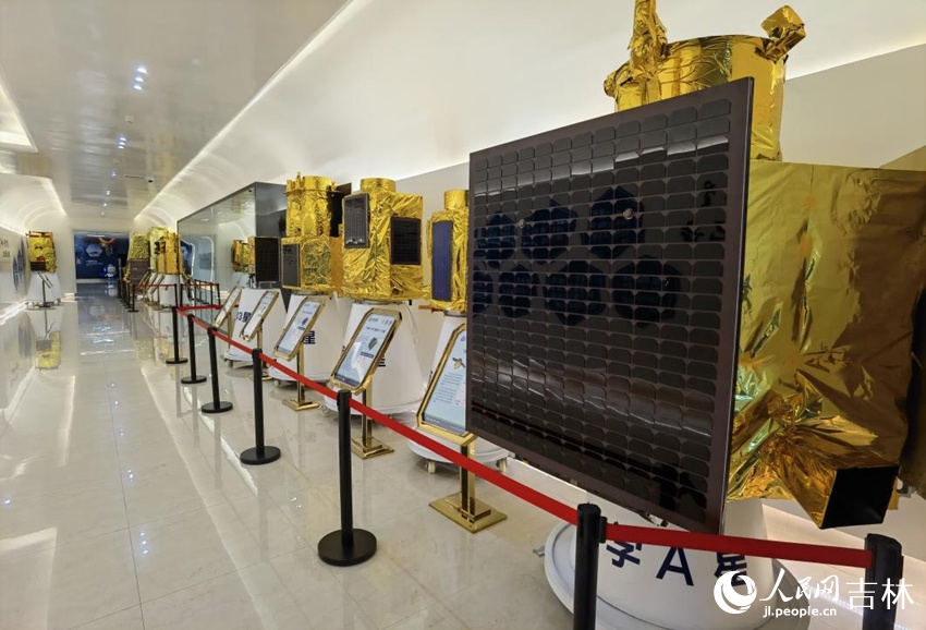 吉林一號衛星模型。人民網記者 李洋攝