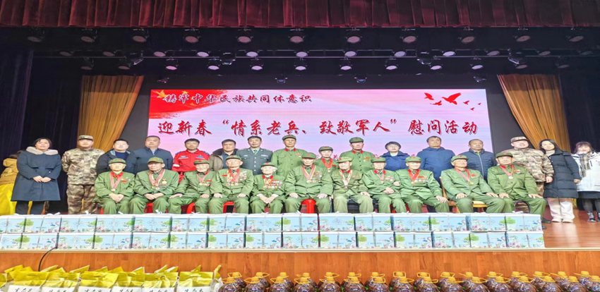 市退役軍人事務局聯合和龍市關愛退役軍人軍屬、烈屬協會開展“情系老兵、致敬軍人”主題慰問活動與抗戰老兵們集體合影留念