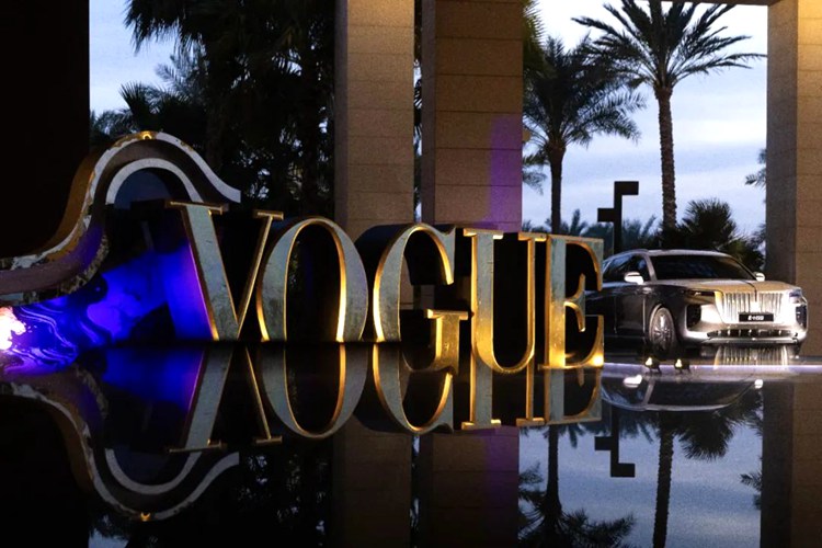 紅旗車閃耀阿拉伯灣，攜手VOGUE ARABIA演繹時尚豪華新風尚。