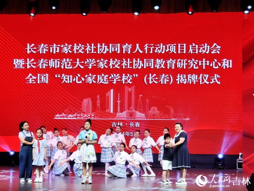 現場展示家校社協同育人成果。人民網 關思聰攝