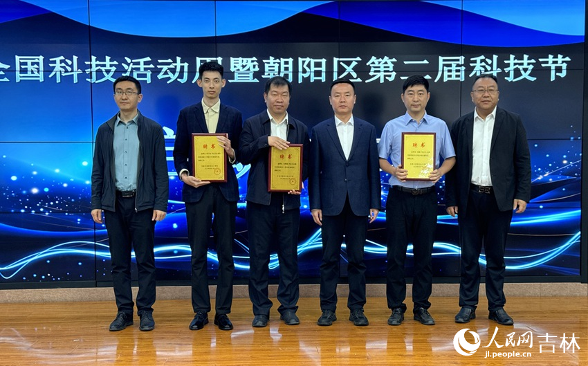 校外科技副校長及科技輔導員聘任儀式。人民網記者 李思玥攝