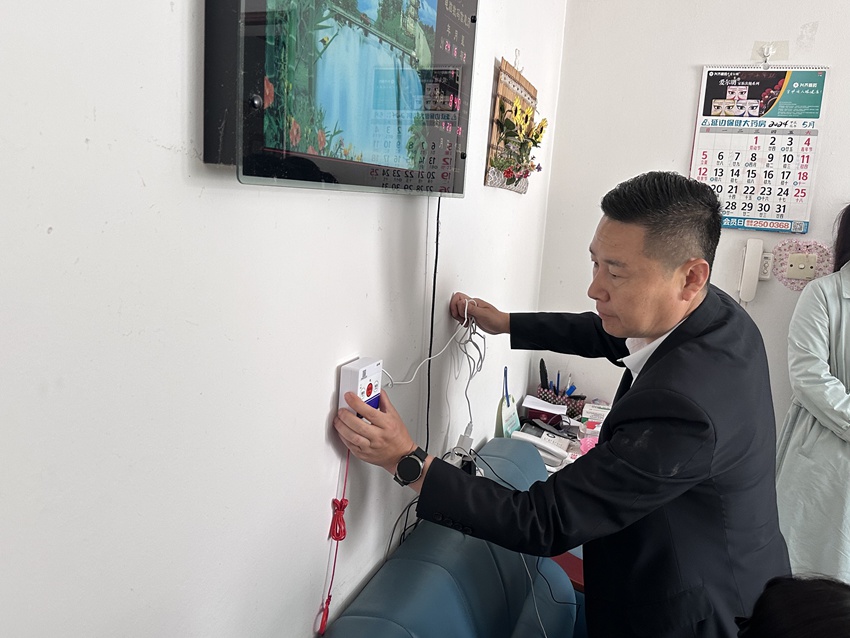 上門安裝。王曉彤 攝