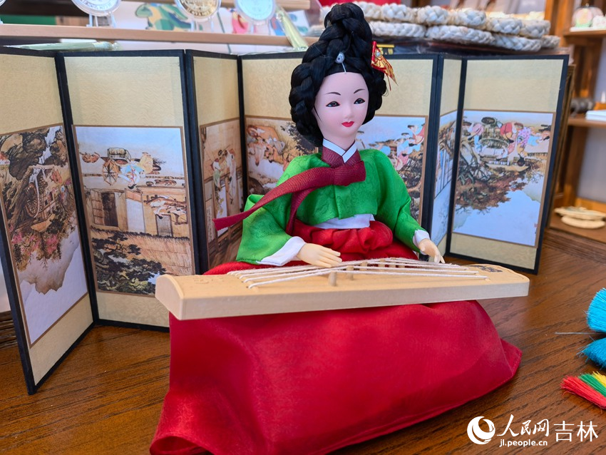 “美麗工坊”的展品充滿了濃厚的朝鮮族民俗特色。人民網記者 馬俊華攝