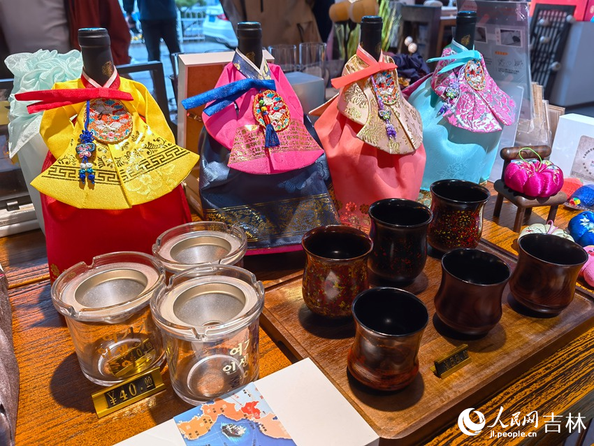 “美麗工坊”的展品充滿了濃厚的朝鮮族民俗特色。人民網記者 馬俊華攝