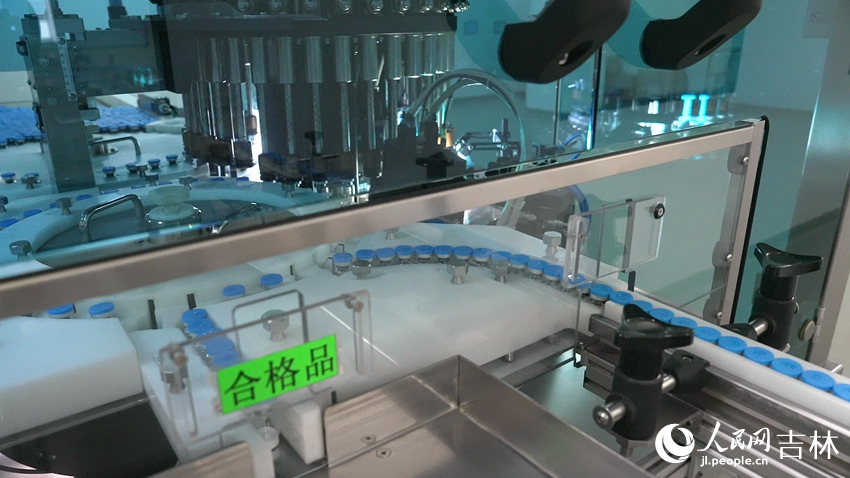 吉林敖東藥業集團延吉股份有限公司凍干粉針劑車間生產線。人民網記者 李成偉攝