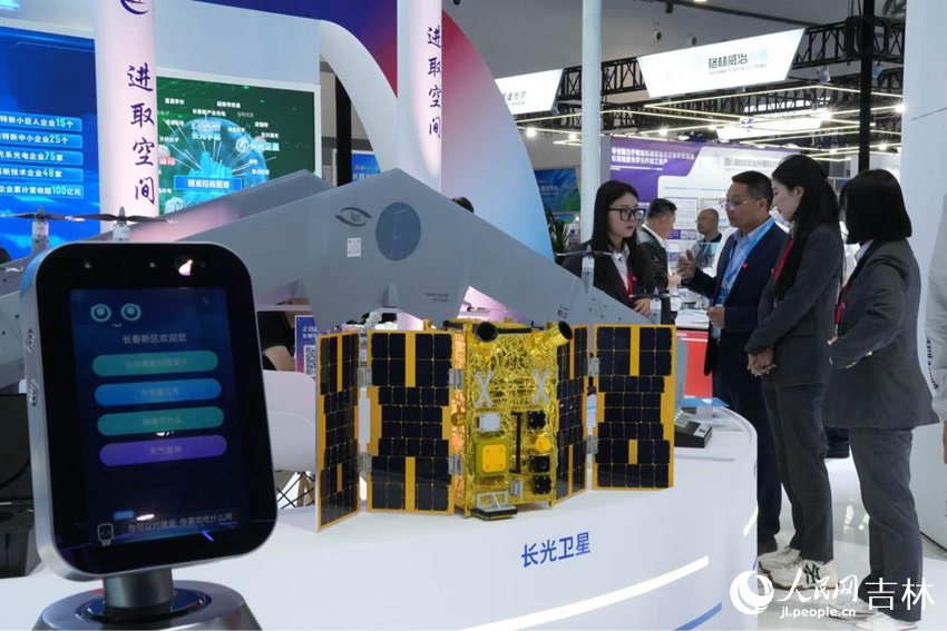 長光衛星技術股份有限公司展位。人民網記者 李洋攝