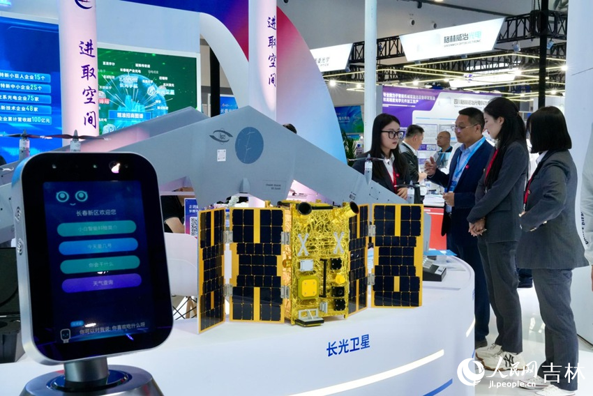本次光博會，長光衛星帶來了“吉林一號”衛星星座的代表性衛星。人民網記者 李洋攝