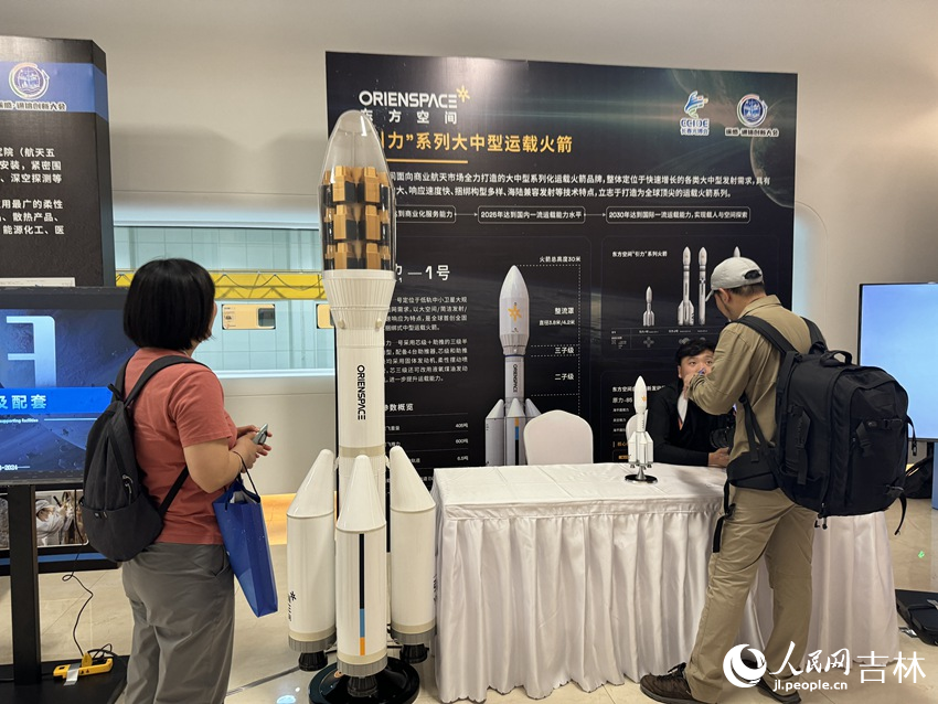 東方空間（山東）科技有限公司運載火箭模型展示。人民網記者 李思玥攝