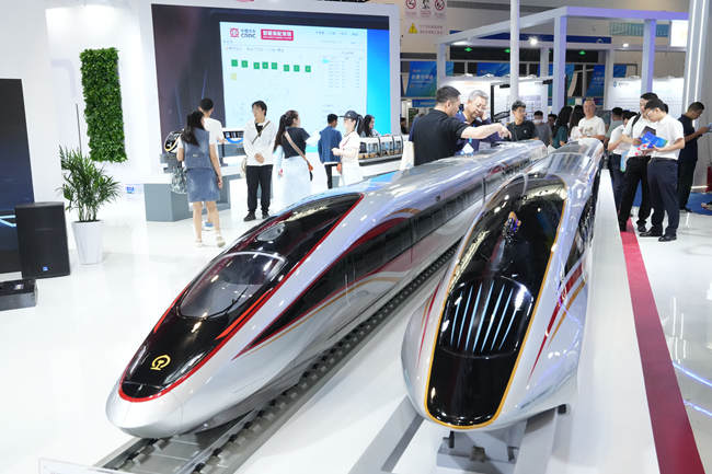 博覽會上展示的光電信息領域科技創新成果。人民網記者 李洋攝