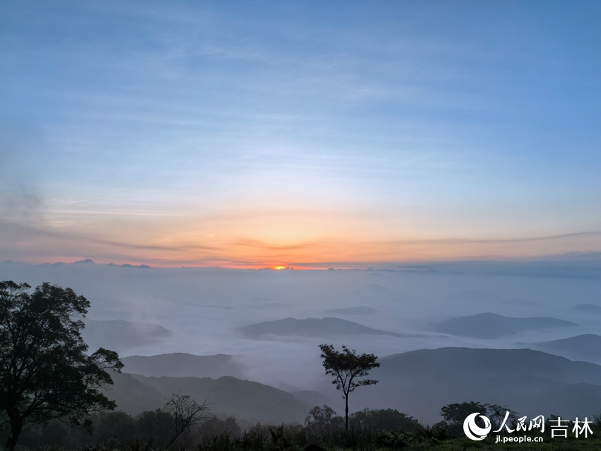 紅日、群山、薄霧、云?！ɑh四方山的日出盛景你見過嗎？【2】