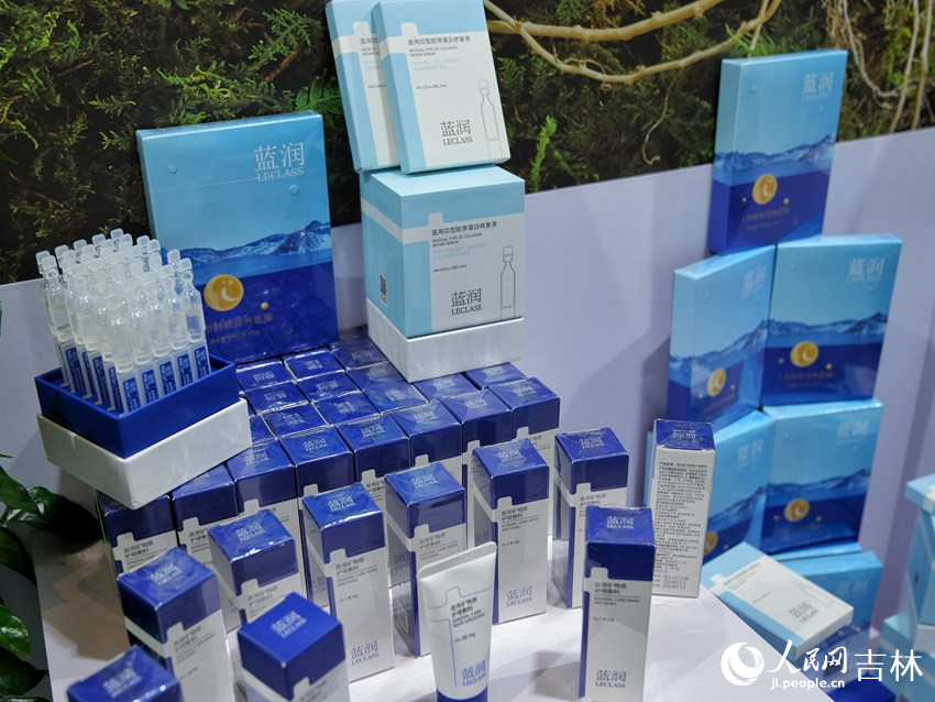 第四屆中國新電商大會現場展示的人參面膜等人參系列產品。人民網記者 李洋攝