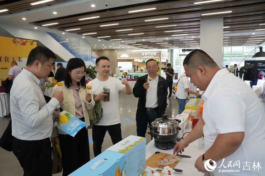 2024長春大米暨長春鮮食玉米品鑒會現場。人民網記者 李洋攝