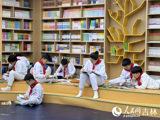 延吉市中央小學?！褒R心書屋”。人民網記者 李思玥攝