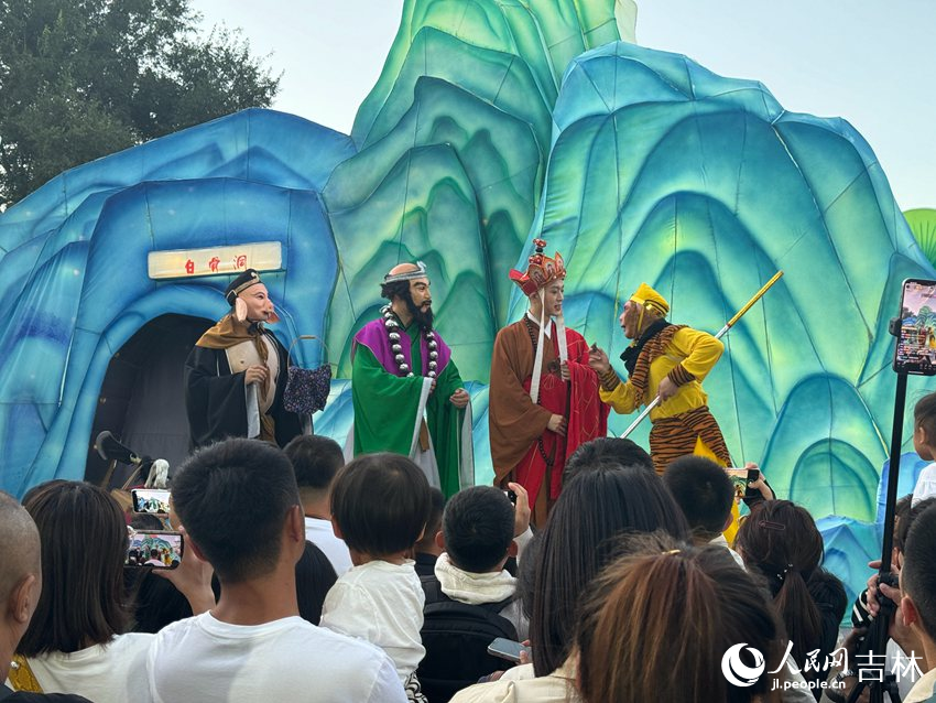 長春動植物公園“逐夢西游記系列演藝”。人民網記者 李思玥攝