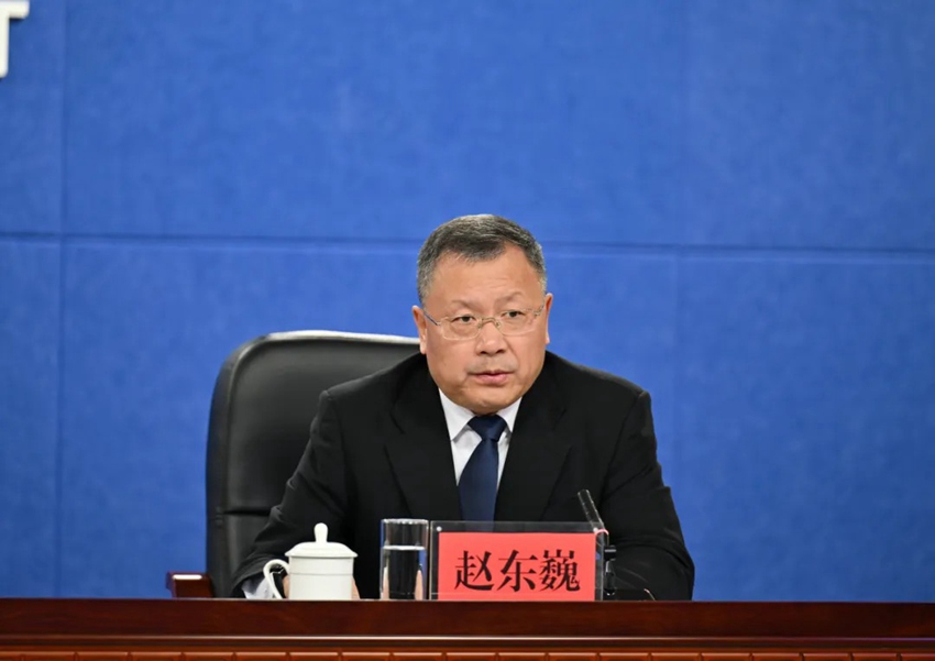吉林省高級人民法院副院長趙東巍發言。（吉林發布）