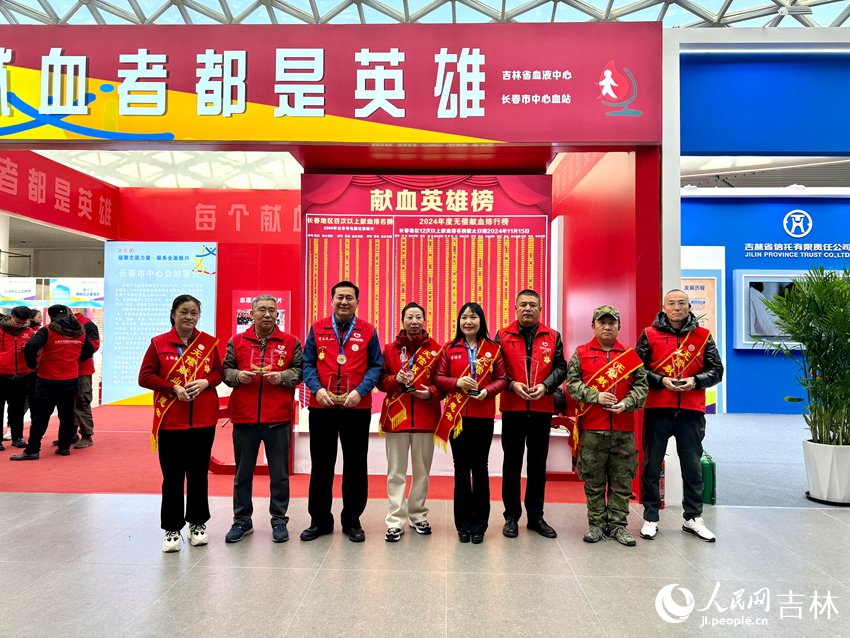獲獎志愿者合影。人民網記者 李思玥攝