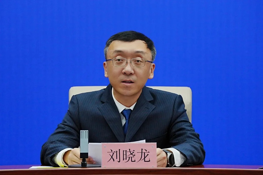 長春市南關區人民政府黨組成員、副區長劉曉龍發言。發布會現場。（長春市委宣傳部供圖）