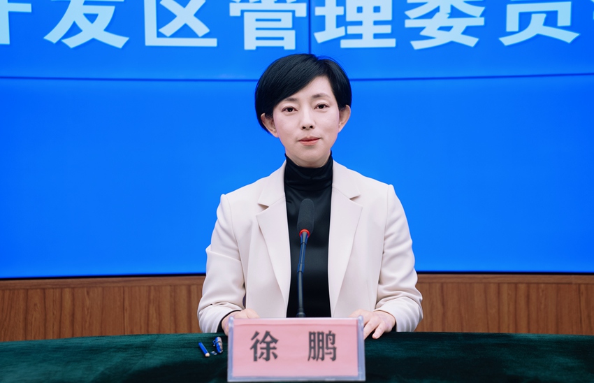 長白山黨工委委員、管委會副主任徐鵬發言。