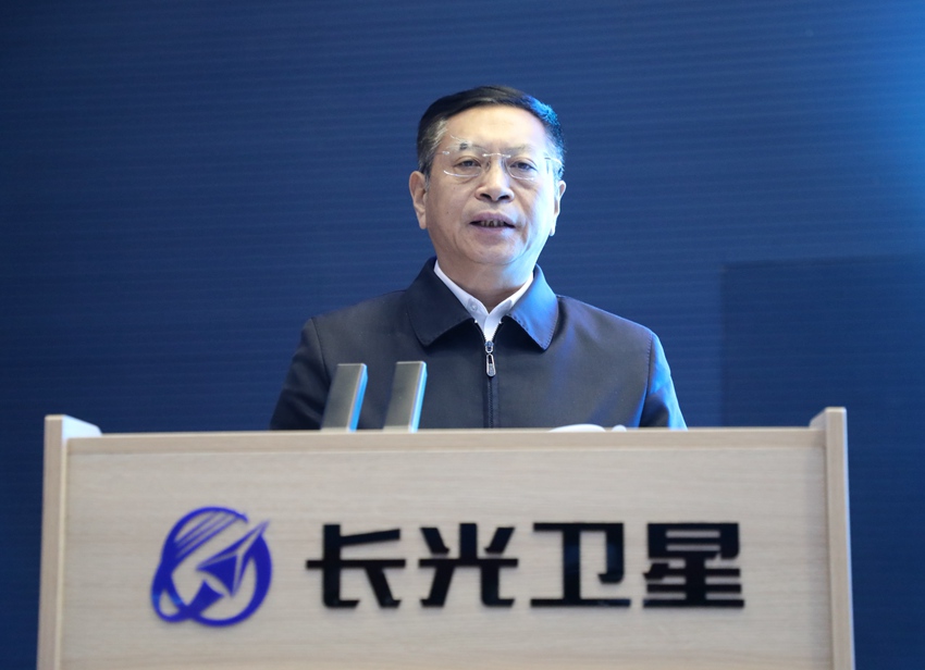 長春市委常委、副市長黃憲昱主持會議。